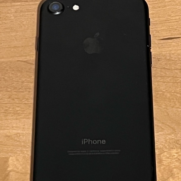 I Phone 7 - Picture 3 of 4